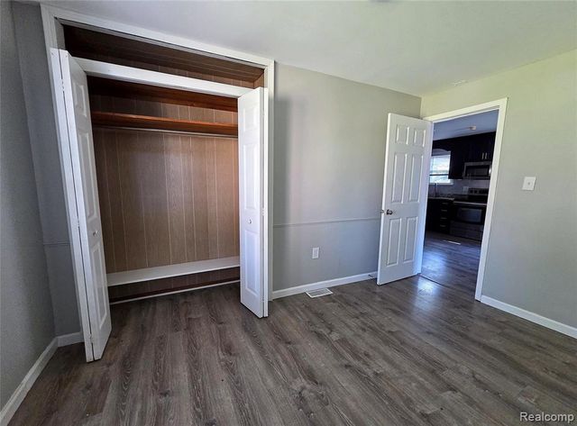 8280 Fenton Street, Dearborn Heights, MI 48127