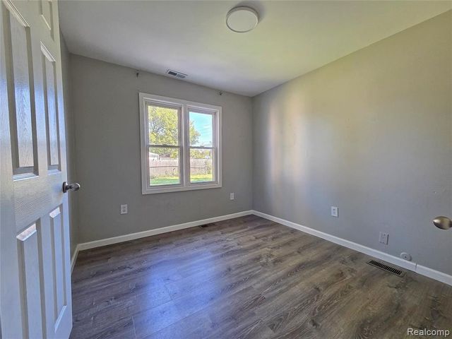 8280 Fenton Street, Dearborn Heights, MI 48127