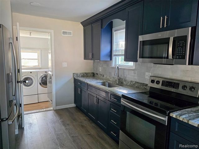 8280 Fenton Street, Dearborn Heights, MI 48127