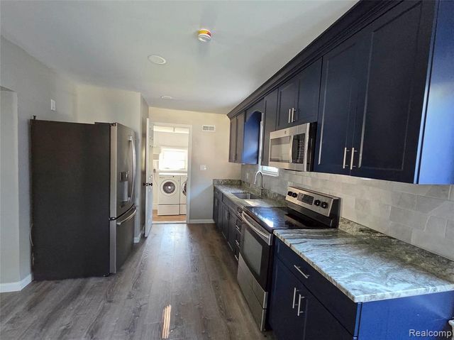 8280 Fenton Street, Dearborn Heights, MI 48127