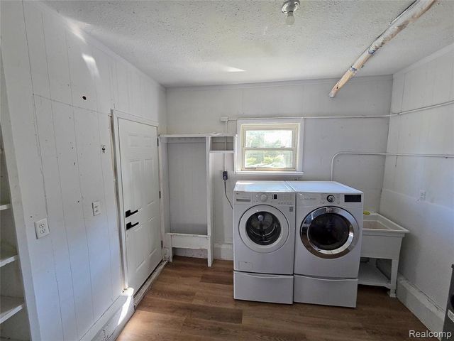 8280 Fenton Street, Dearborn Heights, MI 48127