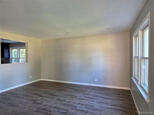 8280 Fenton Street, Dearborn Heights, MI 48127