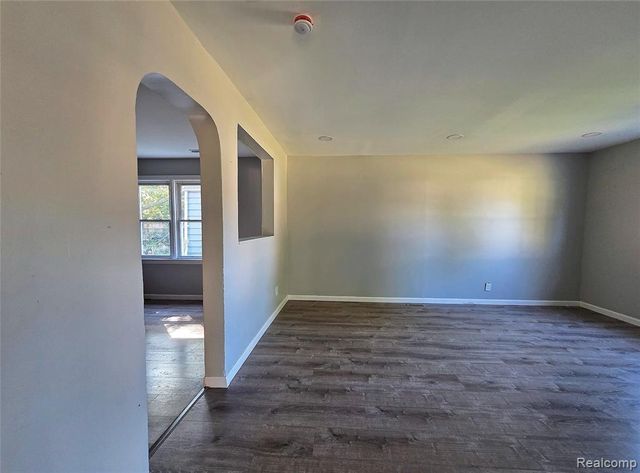 8280 Fenton Street, Dearborn Heights, MI 48127