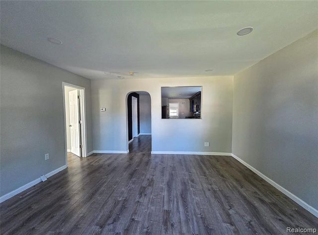 8280 Fenton Street, Dearborn Heights, MI 48127