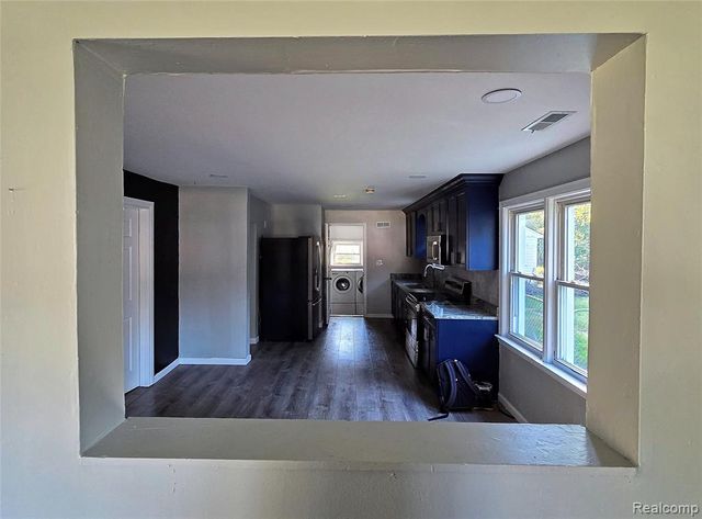 8280 Fenton Street, Dearborn Heights, MI 48127