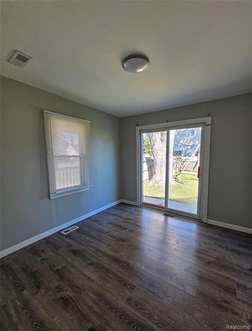8280 Fenton Street, Dearborn Heights, MI 48127