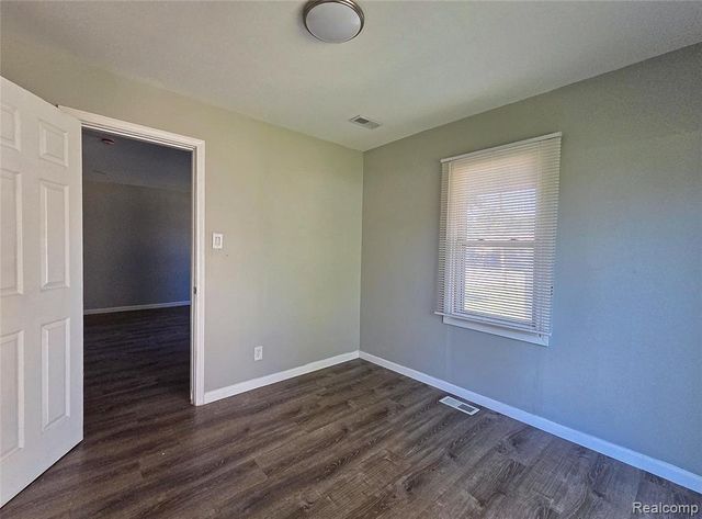 8280 Fenton Street, Dearborn Heights, MI 48127