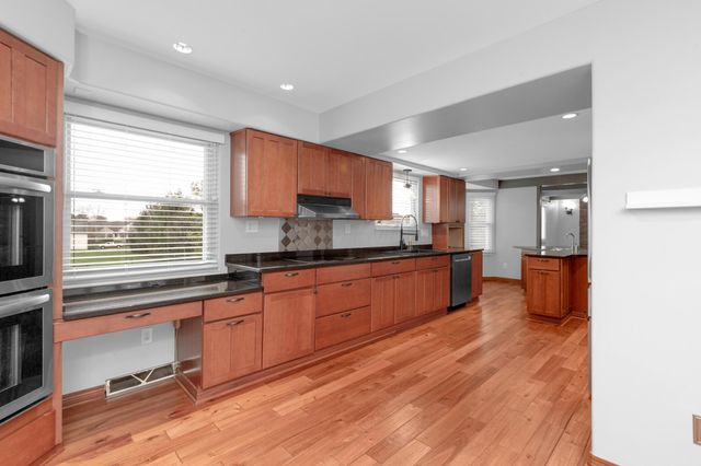 9042 Carriage Court NW, Pickerington, OH 43147