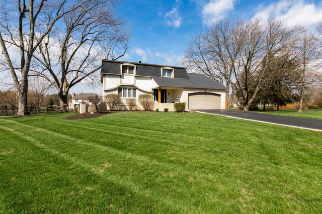 9042 Carriage Court NW, Pickerington, OH 43147