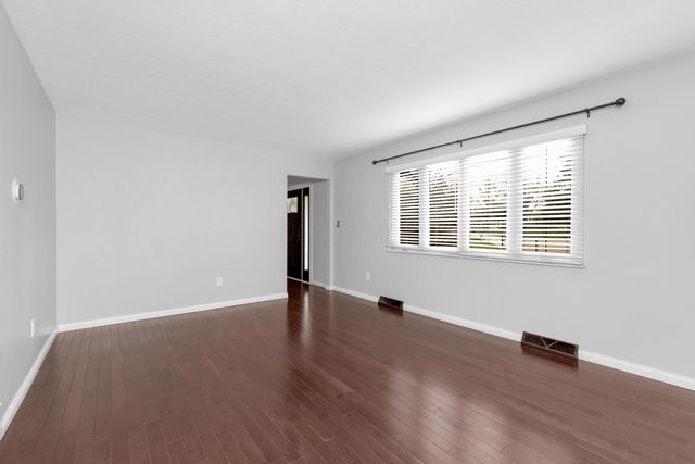 9042 Carriage Court NW, Pickerington, OH 43147