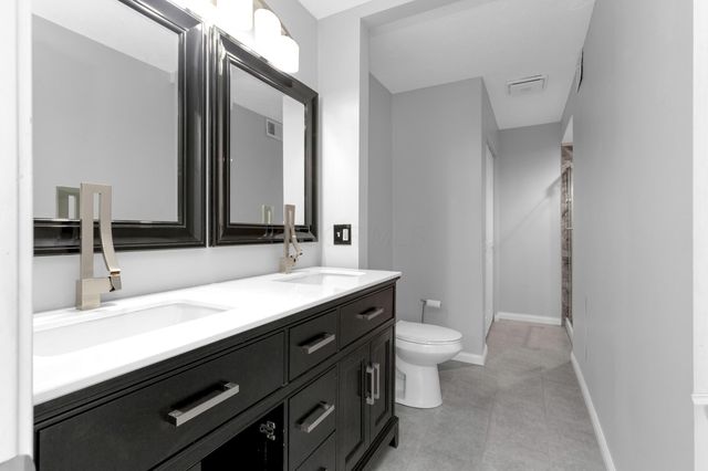 9042 Carriage Court NW, Pickerington, OH 43147