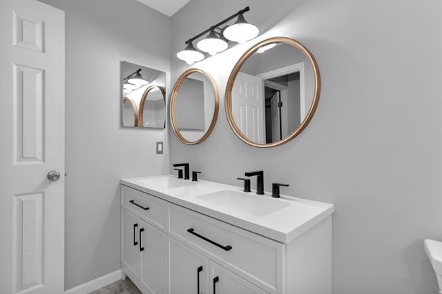 9042 Carriage Court NW, Pickerington, OH 43147