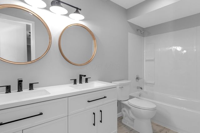 9042 Carriage Court NW, Pickerington, OH 43147