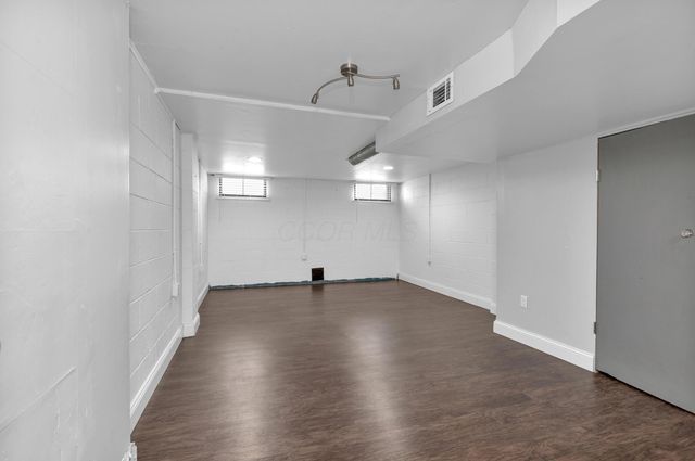 9042 Carriage Court NW, Pickerington, OH 43147