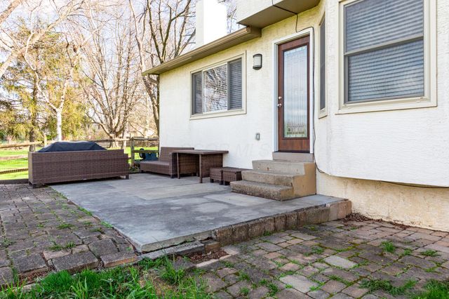 9042 Carriage Court NW, Pickerington, OH 43147