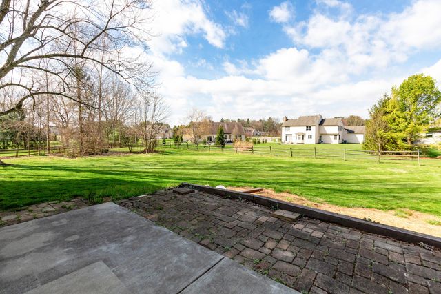 9042 Carriage Court NW, Pickerington, OH 43147