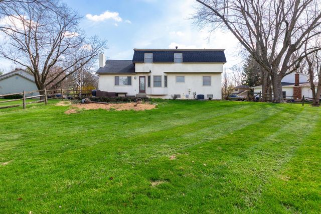 9042 Carriage Court NW, Pickerington, OH 43147