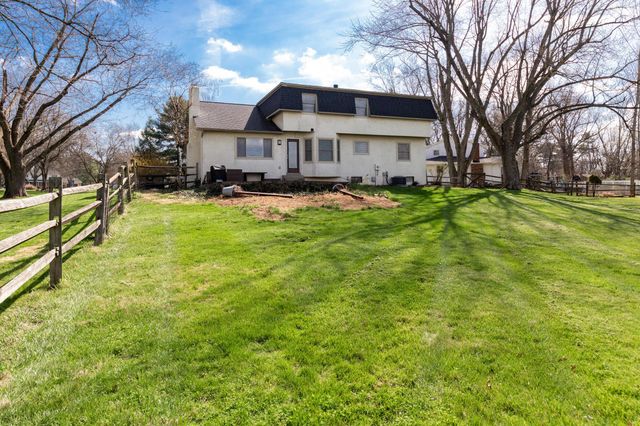 9042 Carriage Court NW, Pickerington, OH 43147