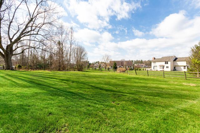 9042 Carriage Court NW, Pickerington, OH 43147