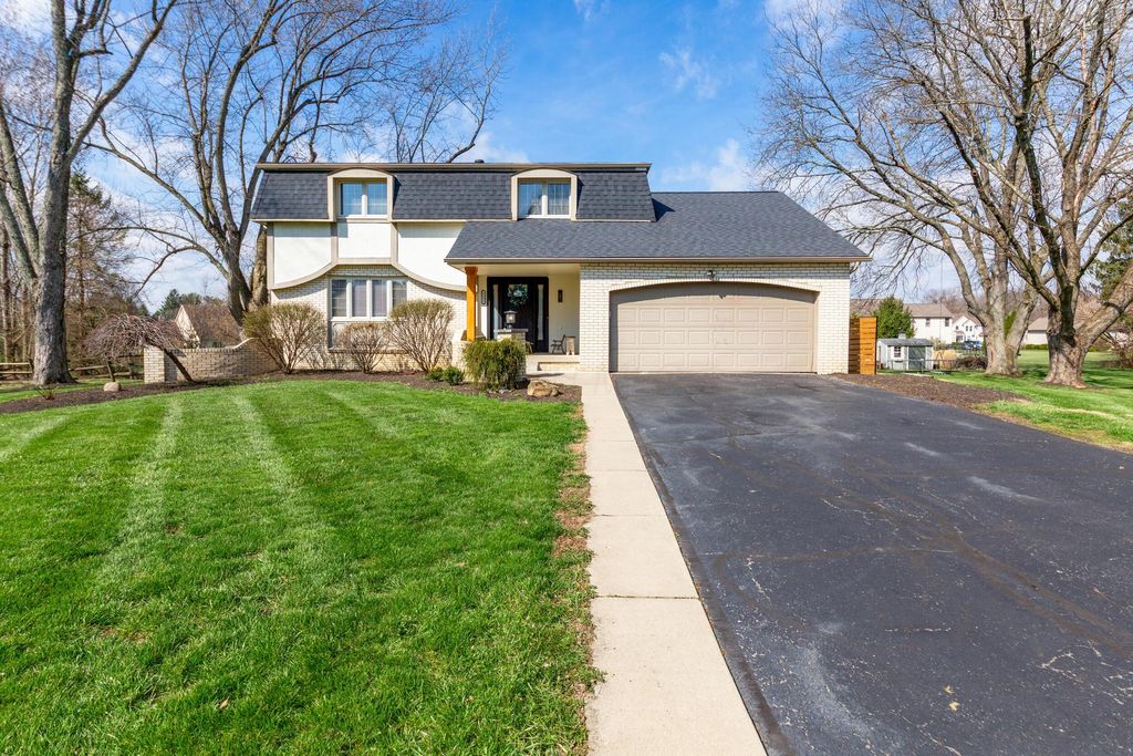 9042 Carriage Court NW, Pickerington, OH 43147