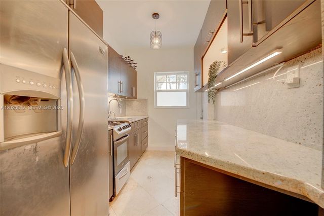 2463 Pine Tree Dr 3, Miami Beach, FL 33140