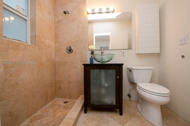 2463 Pine Tree Dr 3, Miami Beach, FL 33140