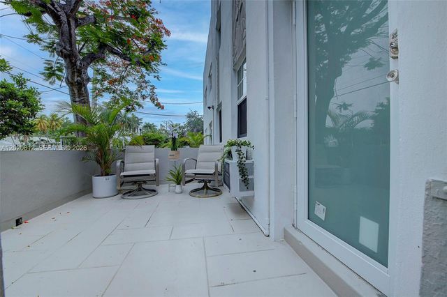 2463 Pine Tree Dr 3, Miami Beach, FL 33140