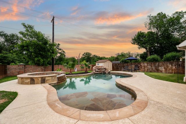 5406 Timber Park Drive, Flower Mound, TX 75028