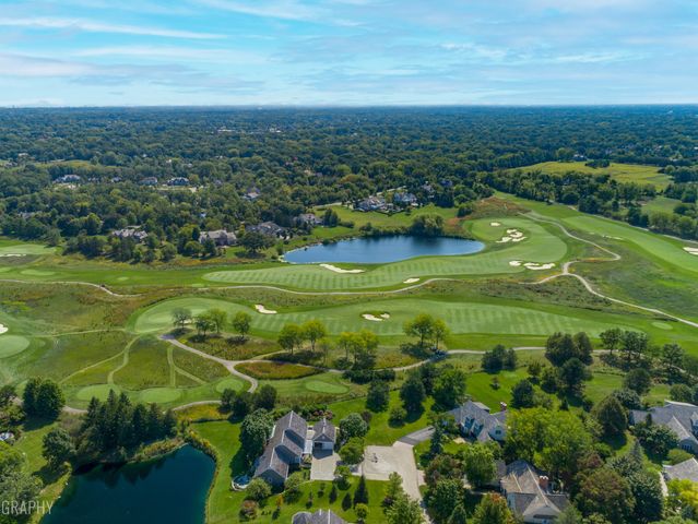 660 S Buckingham Court, Lake Forest, IL 60045