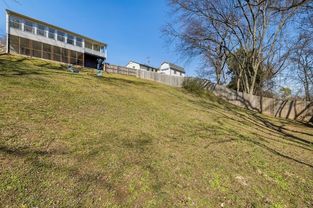 833 Rose Park Dr, Nashville, TN 37206