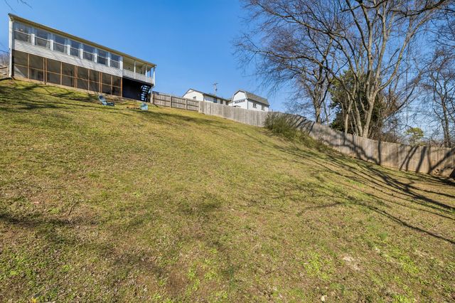 833 Rose Park Dr, Nashville, TN 37206