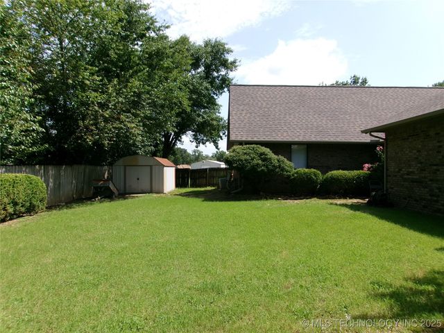 614 Hilltop Lane, Muskogee, OK 74403
