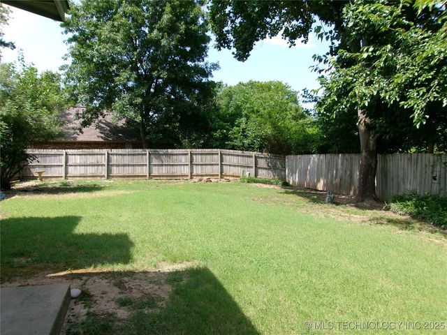 614 Hilltop Lane, Muskogee, OK 74403
