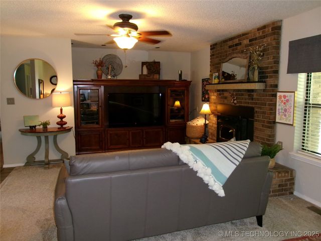 614 Hilltop Lane, Muskogee, OK 74403