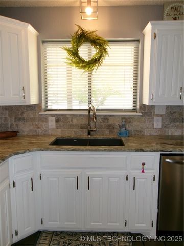 614 Hilltop Lane, Muskogee, OK 74403