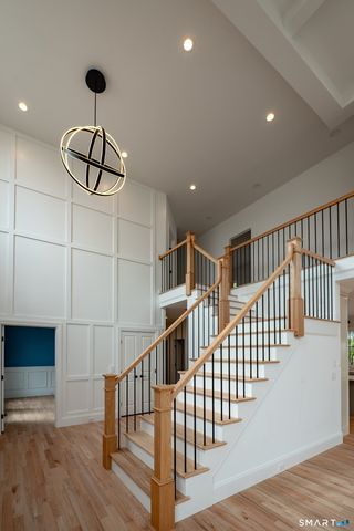 6 Pumpkin Grove, East Lyme, CT 06333