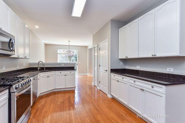 8426 Dawn Lane, Darien, IL 60561