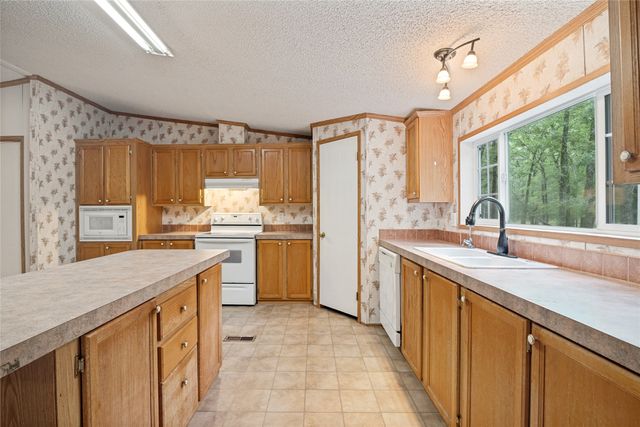 1229 Sandy Oaks Road, Quinlan, TX 75474