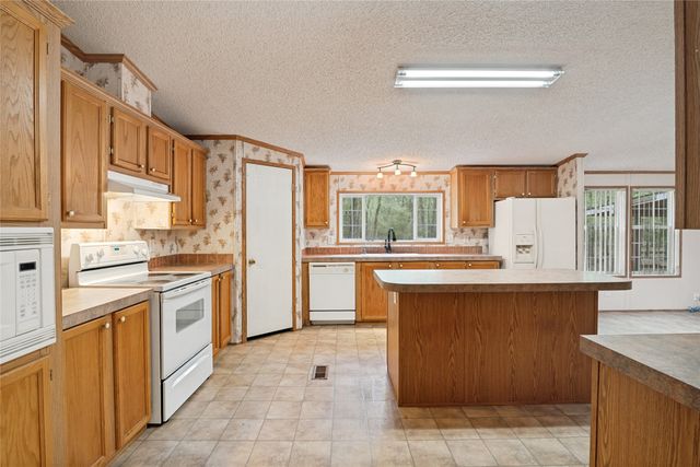 1229 Sandy Oaks Road, Quinlan, TX 75474