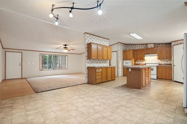 1229 Sandy Oaks Road, Quinlan, TX 75474
