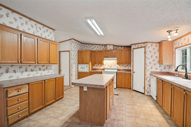 1229 Sandy Oaks Road, Quinlan, TX 75474