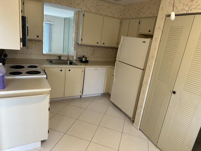 7286 Huntington Lane 303, Delray Beach, FL 33446