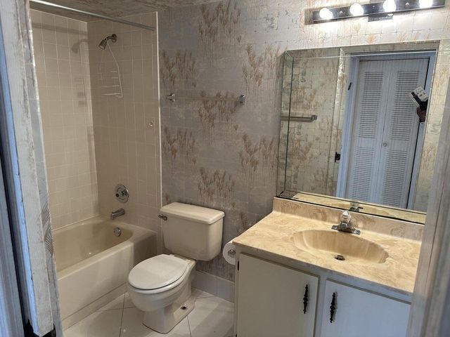 7286 Huntington Lane 303, Delray Beach, FL 33446