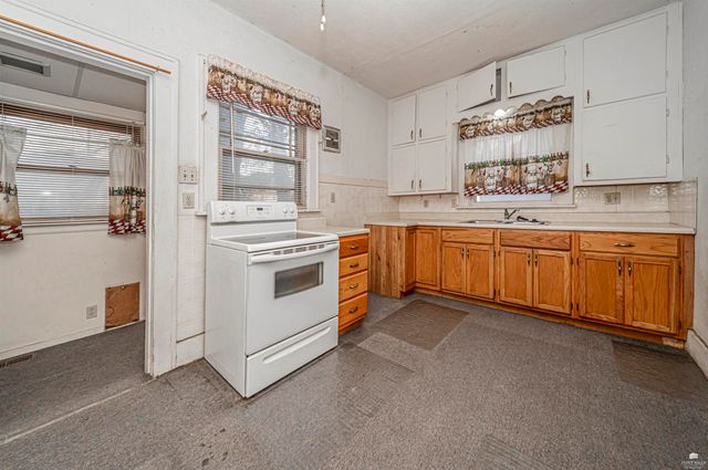 210 W 2nd Street, Junction City, KS 66441