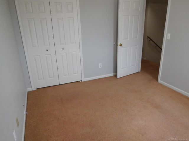 2000 Twin Sun Circle, Walled Lake, MI 48390