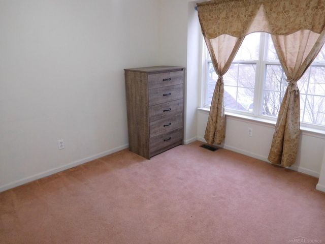 2000 Twin Sun Circle, Walled Lake, MI 48390