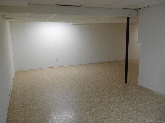 2000 Twin Sun Circle, Walled Lake, MI 48390