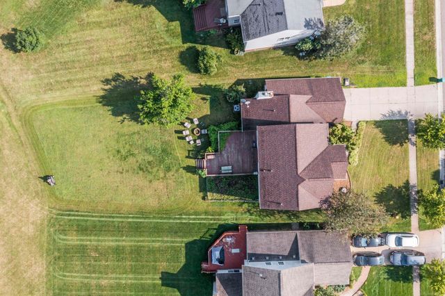 2000 Twin Sun Circle, Walled Lake, MI 48390