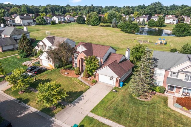 2000 Twin Sun Circle, Walled Lake, MI 48390