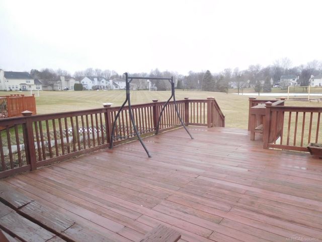 2000 Twin Sun Circle, Walled Lake, MI 48390